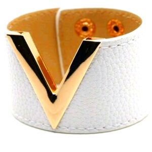 White Wide PU Leather Snap Bracelet with V-Goldtone Inset